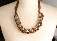 Colliers artisanaux perles Chunky femmes avec gros strass pour l'automne