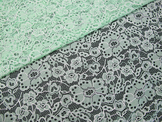 Modèle de fleur brodé par nylon durable fait sur commande de vert de tissu de dentelle de coton