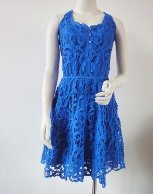 Le bleu royal de vêtements de mode de dames a brodé la robe de coton pour des femmes avec la conception de dos de coureur