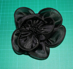 Beau corsage de fleur artificielle de mousseline de soie de vêtement noir pour la robe de soirée
