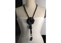 Tissu personnalisé Lady Black Flower colliers artisanaux pour chandail et Blouses