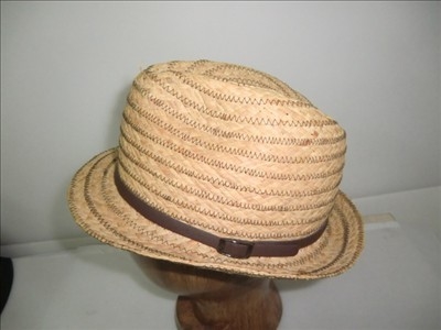 Chapeaux de tresse de raphia de plage avec la ceinture en cuir, chapeaux de paille de femmes d'été avec piquer de zigzag