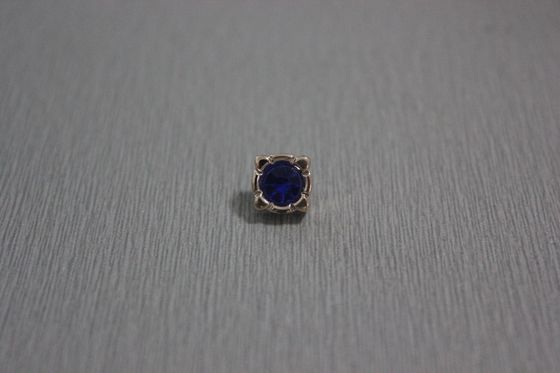 l'habillement fait sur commande acrylique de l'ABS 14L se boutonne avec le diamant bleu pour la chemise de fille