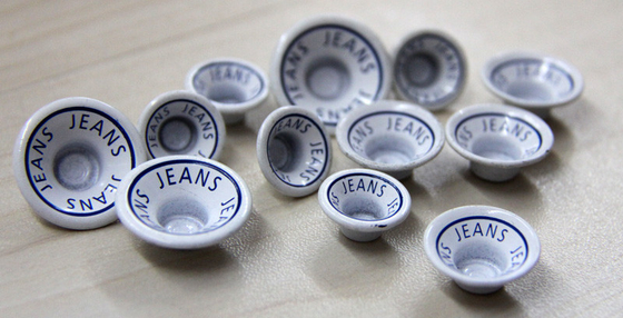 Boutons faits sur commande instantanés/cousants d'habillement peints en bronze industriel/argent brillant