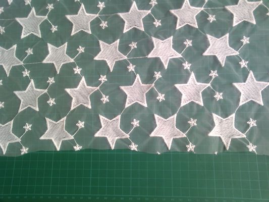 L'organza de Qmilch de pentagone étoilé a brodé le tissu de dentelle, tissu de dentelle d'étoile