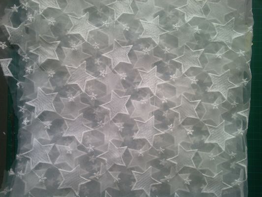L'organza de Qmilch de pentagone étoilé a brodé le tissu de dentelle, tissu de dentelle d'étoile