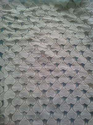 Largeur brodée soluble dans l'eau 125cm de tissu de dentelle d'organza avec le modèle de coeur