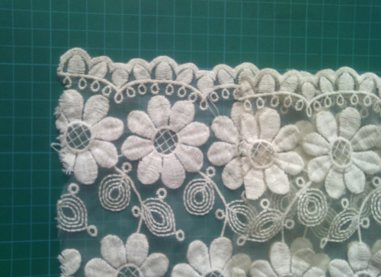 Épouser le tissu brodé de dentelle de fleur