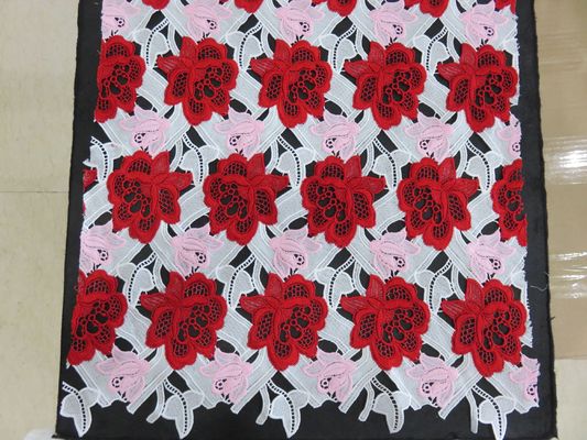 La couleur trois lourde a brodé le tissu de dentelle de crochet/tissu de couture