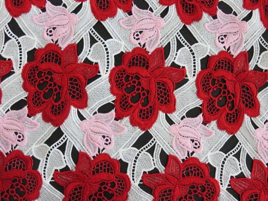 La couleur trois lourde a brodé le tissu de dentelle de crochet/tissu de couture