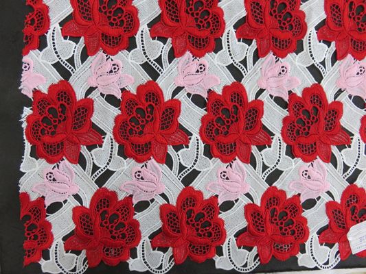 La couleur trois lourde a brodé le tissu de dentelle de crochet/tissu de couture