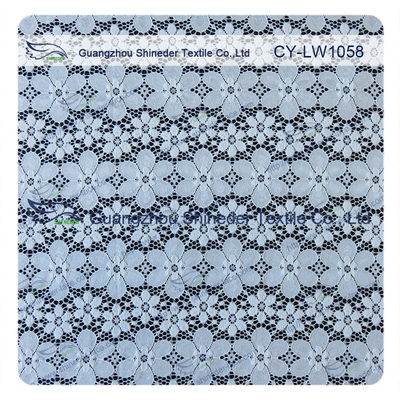Équilibre floral bleu élastique de tissu de dentelle de Spandex en nylon pour Madame Garment