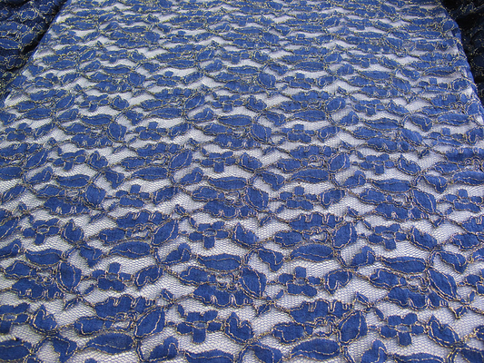 Tissu métallique de dentelle de crochet d'or en nylon de coton de bleu royal par la cour