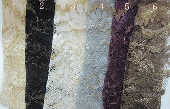 Tissu brodé métallique de dentelle d'or soluble dans l'eau pour des robes de mariage