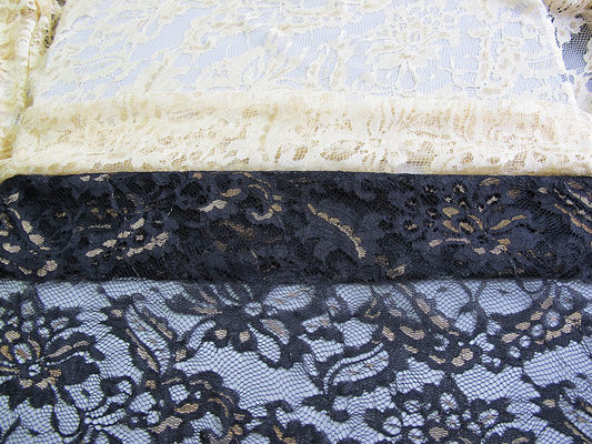 Tissu multicolore élastique de dentelle de broderie