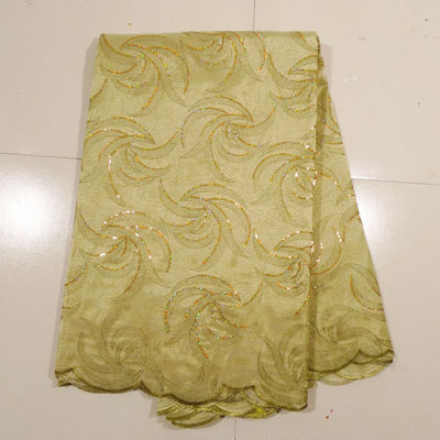 Tissu de dentelle brodé par or pour la robe de mariage, vêtement