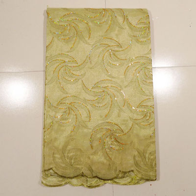 Tissu de dentelle brodé par or pour la robe de mariage, vêtement