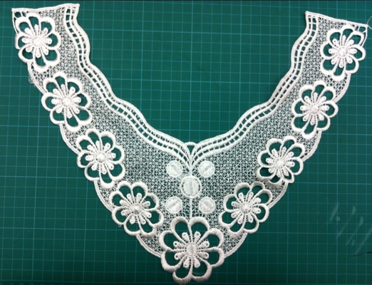 Motif adapté aux besoins du client d'habillement de collier de broderie de dentelle de cou pour la robe