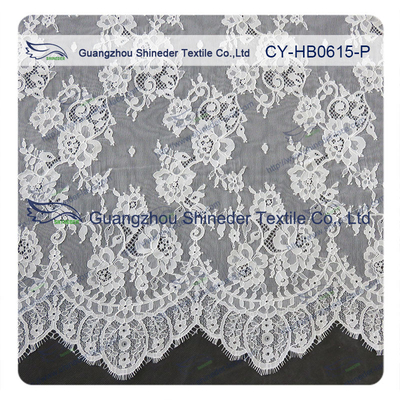 Équilibre de dentelle de cil de tissu de dentelle de Chantilly pour la robe, le blanc et le gris des femmes