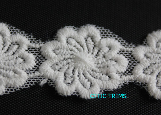 Modèle de fleur décoratif brodé par coton de l'équilibre 2.5cm de dentelle avec la couleur de teinture