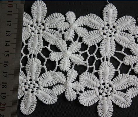 Qmilch a brodé l'équilibre décoratif de dentelle modèle noire/blanc 11cm de fleur