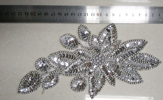 Équilibres faits main de collier de perle de Fashional de feuille faits dans les perles argentées