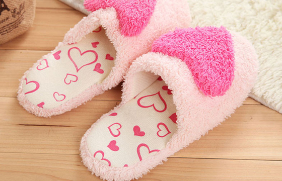 Bande dessinée 11" pantoufles de peluche de fille de l'amour 3D et bottes, pantoufles de dames confortables