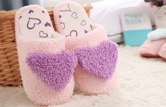 Bande dessinée 11" pantoufles de peluche de fille de l'amour 3D et bottes, pantoufles de dames confortables
