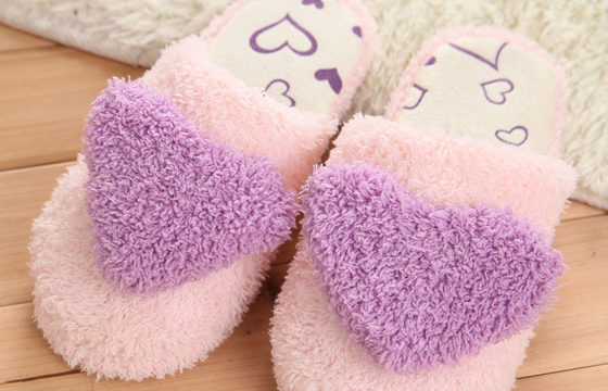 Bande dessinée 11" pantoufles de peluche de fille de l'amour 3D et bottes, pantoufles de dames confortables