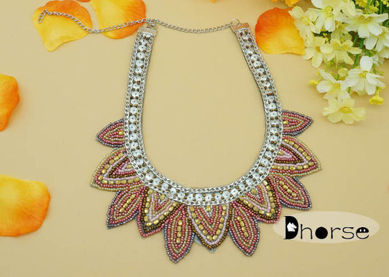 Collier décoratif de collier de perle de graine de fausses pierres, collier de collier de mode