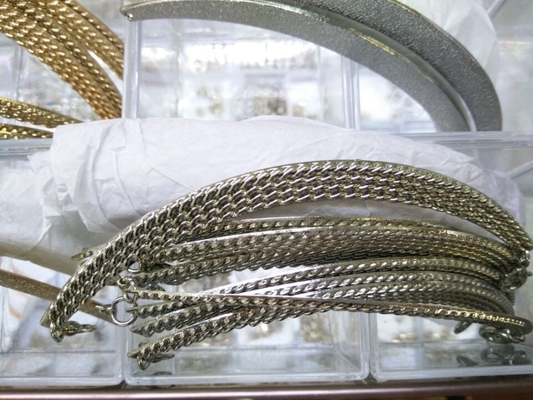 Équilibre à moitié ovale qui respecte l'environnement en métal de forme d'alliage pour la mode argentée de décorations