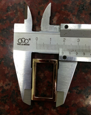 Équilibre en métal de barre en métal pour le vêtement et la ceinture mode de 1.9cm x de 3.2cm