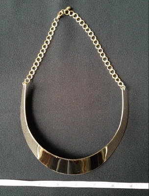 Alliez le collier mélangé par bijoux volumineux en métal de mode avec de grands cercles