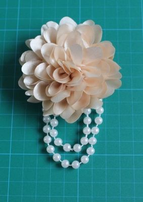 Corsage rose artificiel de fleur de mousseline de soie