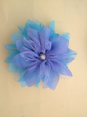 Le corsage bleu de fleur, corsages de fleur de tissu pour des enfants s'habillent