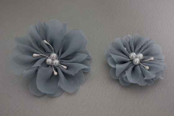 Corsage gris de fleur artificielle, qui respecte l'environnement de corsages de fleur de tissu tissé
