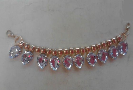 Façonnez à fausse pierre claire le collier fait main avec le GV de perle en verre