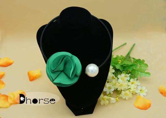 Les colliers perlés faits main de tissu perle verte de fleur de grande, collier ont perlé le collier
