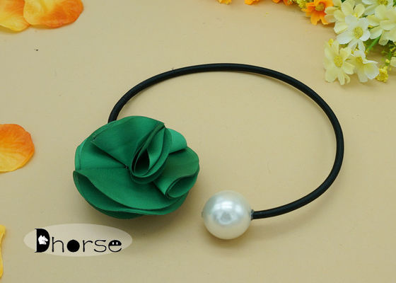 Les colliers perlés faits main de tissu perle verte de fleur de grande, collier ont perlé le collier
