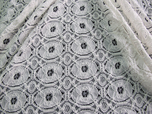 Tissu en nylon de dentelle de coton Rétrécissement-Résistant, tissu géométrique CY-LW0154 de fleur